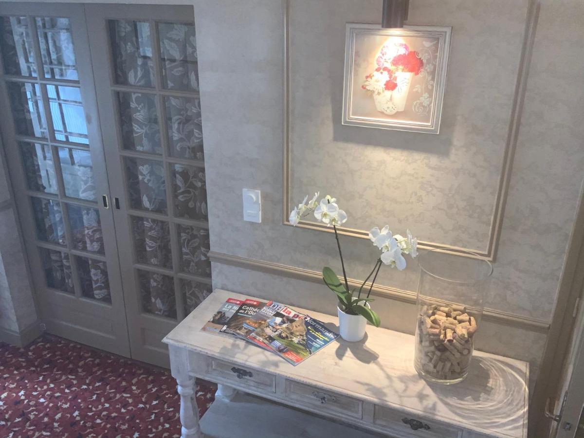 Les 3 Rois By Yy Hotel Villers-Bocage  Buitenkant foto