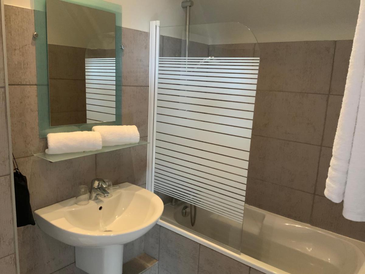 Les 3 Rois By Yy Hotel Villers-Bocage  Buitenkant foto